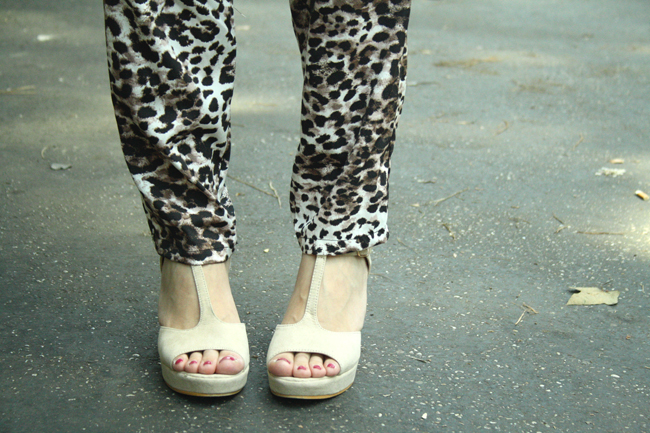 Sandali con zeppa Sandali con zeppa