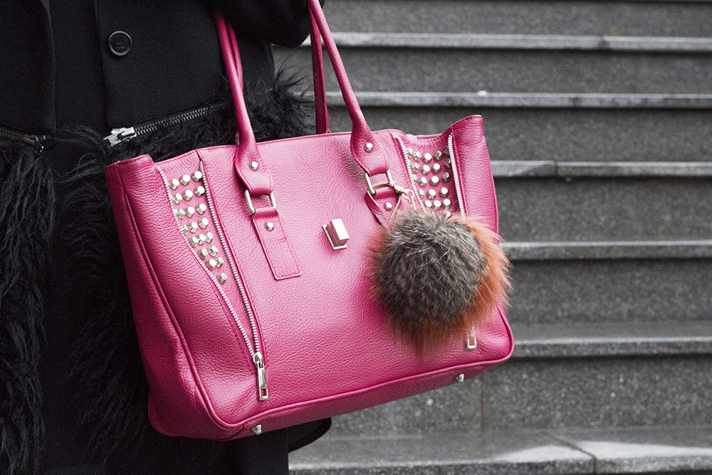 OUTFIT: TOTAL BLACK & PINK ACCENT