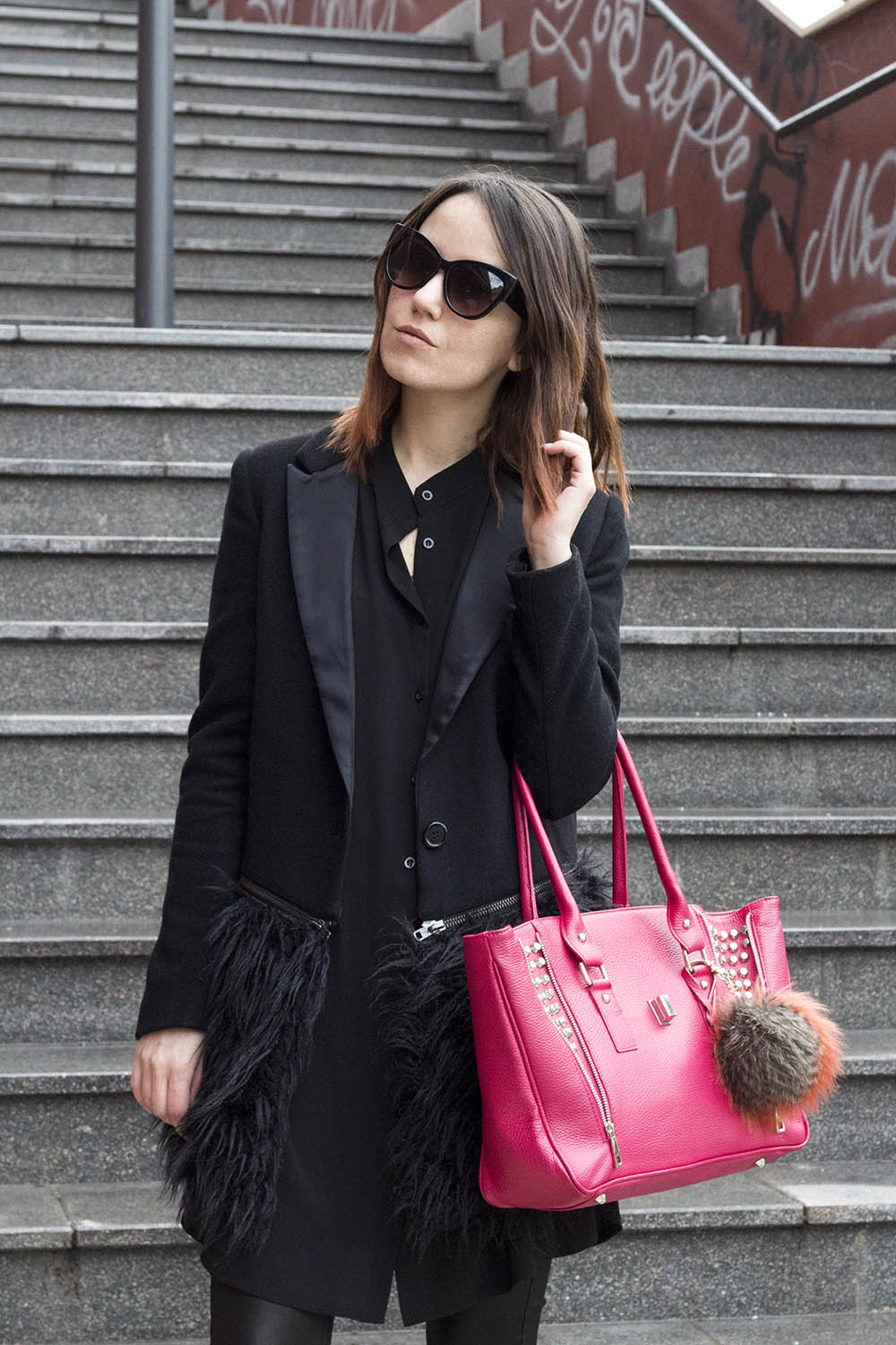 OUTFIT: TOTAL BLACK & PINK ACCENT