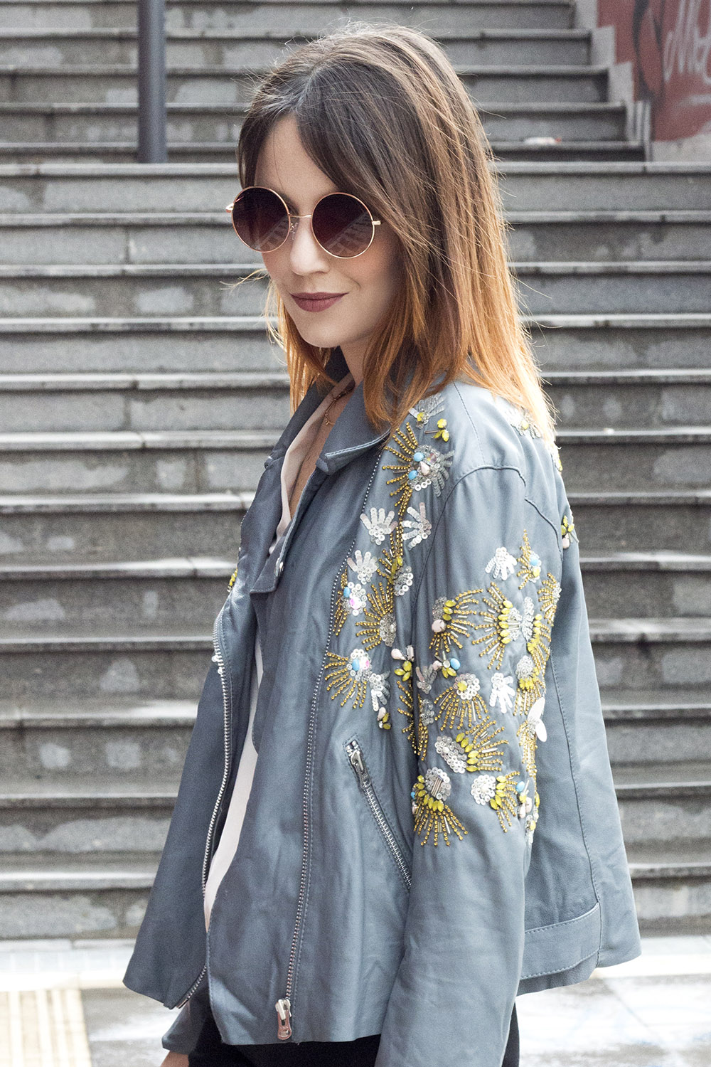 OUTFIT CASUAL CON SCARPE PLATFORM E DETTAGLI PREZIOSI