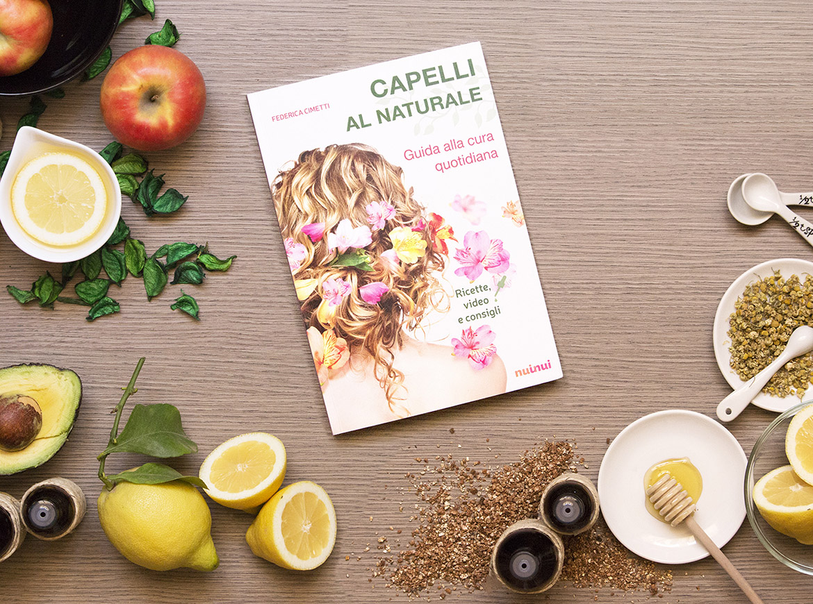 CAPELLI AL NATURALE - GUIDA ALLA CURA QUOTIDIANA